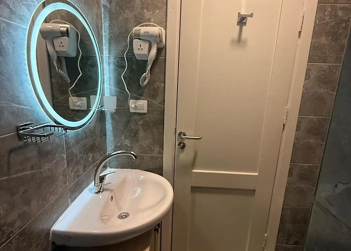 Cozy Pool View With Access To Bars Apartment